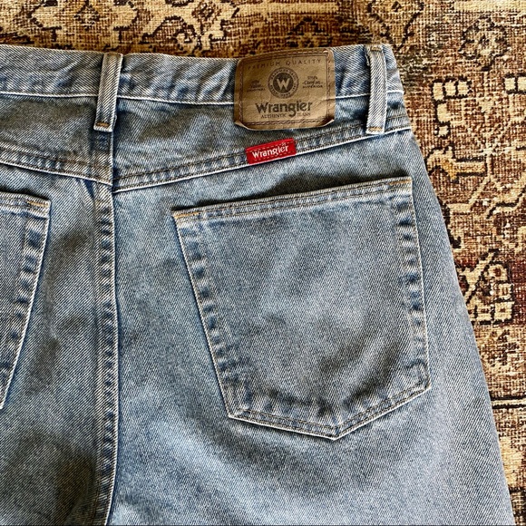 ✨SOLD✨ Vintage Wrangler Longline High Waisted Denim Cut Off Shorts - 32 - Picture 2 of 5